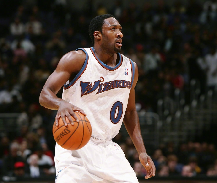 阿里纳斯号称是0号特工，也是NBA历史上最强的0号球衣的代表球员