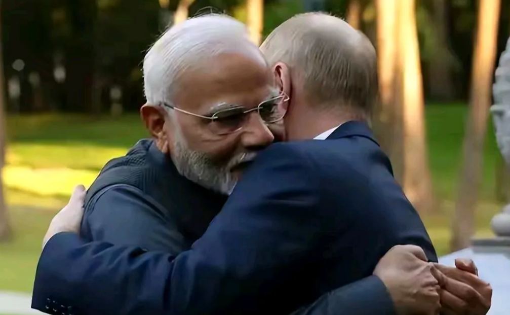 眼看三哥和俄罗斯混的风生水起，美国那个气愤啊！
据路透社报道，美财政部副部长阿德