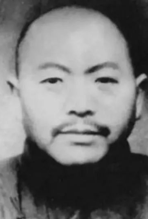 1941年，鬼子抓来20多个中国姑娘，糟蹋她们前，竟说：“为皇军服务是你们的荣耀