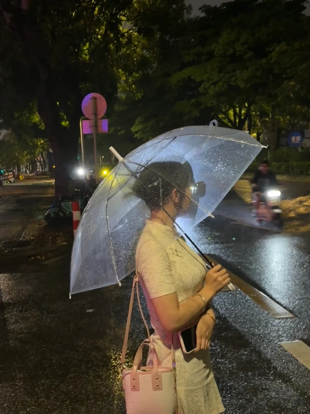 浪漫有时候也会在下雨天