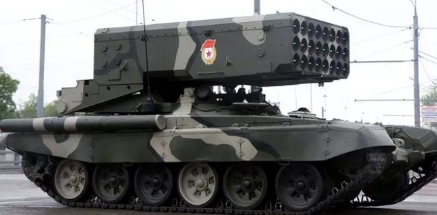 心脏骤停器“TOS-1A”喷火坦克，一套24根220毫米口径多管发射器，可发射非