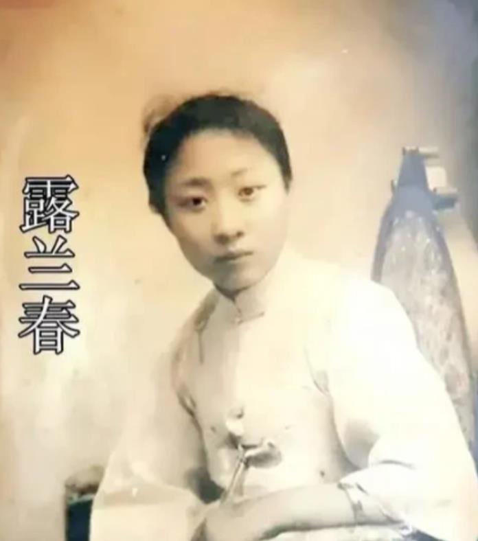 1922年，53岁富商黄金荣，为娶23岁佳人露兰春，不惜抛妻弃子，豪掷五万大洋与