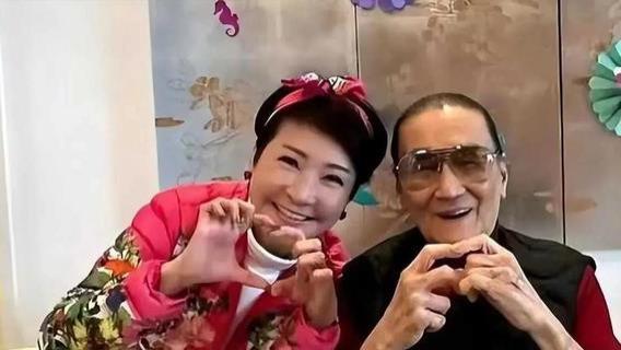 88岁谢贤长胖了，露面打扮仍旧很时髦，家庭幸福羡煞旁人