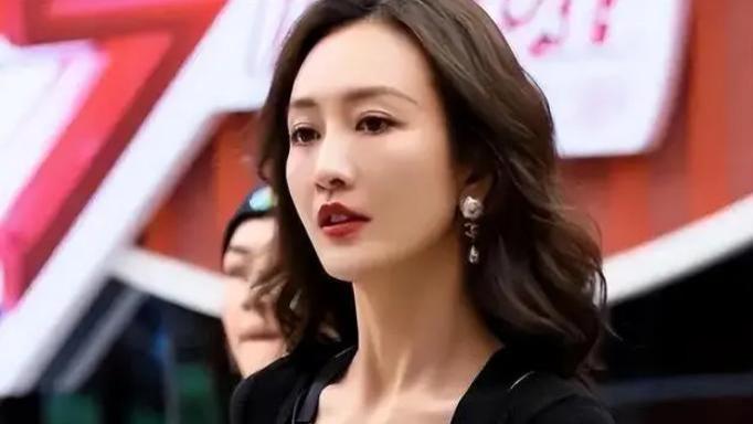 女特务角色大比拼，王鸥与杨幂对比，演技的真谛在此显现无疑！