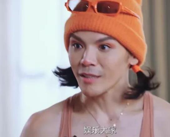 向佐首次回应穿女装：就是要娱乐大家，感慨终于活出自己。
 
为啥那么多人喷他，觉