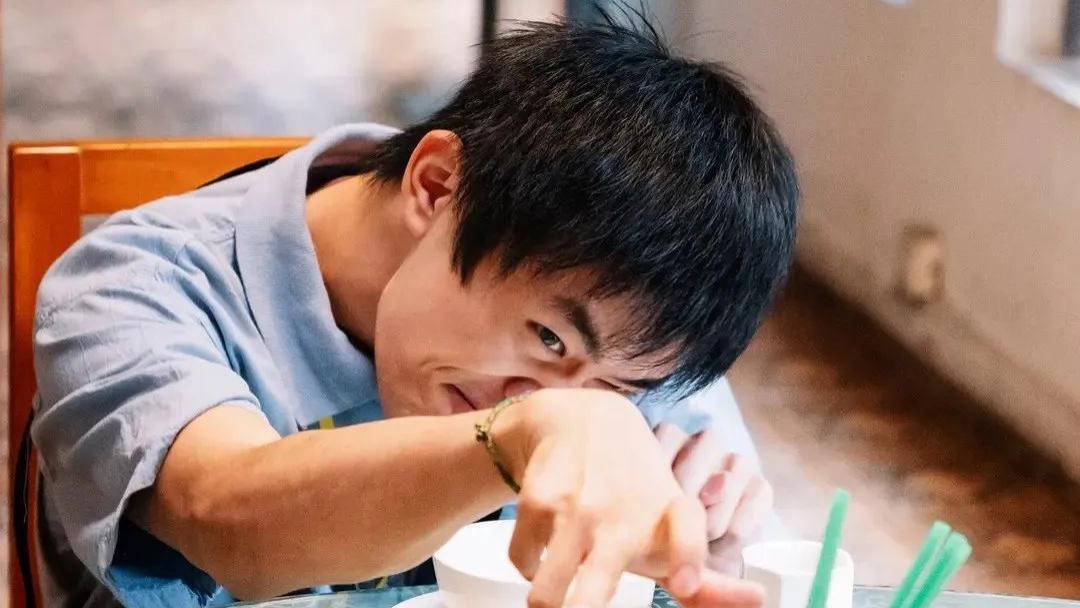 《小小的我》：他拼尽全力，就是为了证明自己是一个普通人