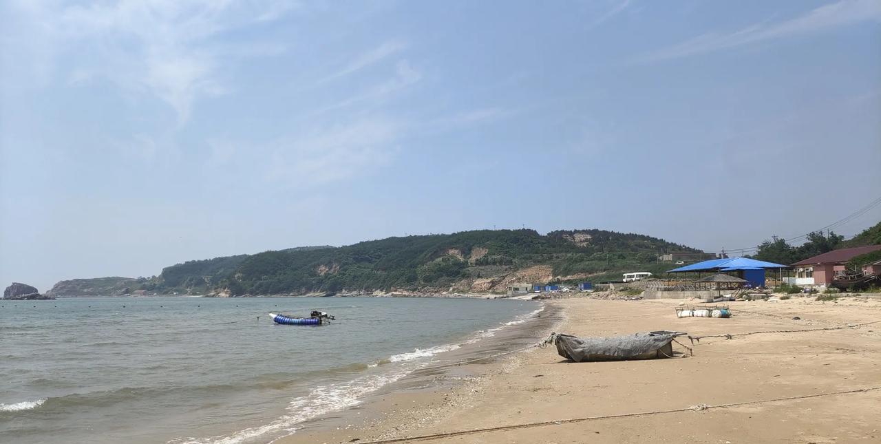 西中岛海滨
有着东方夏威夷美誉的西中岛，这里沙滩细，光脚走在上面，感觉很是舒服，