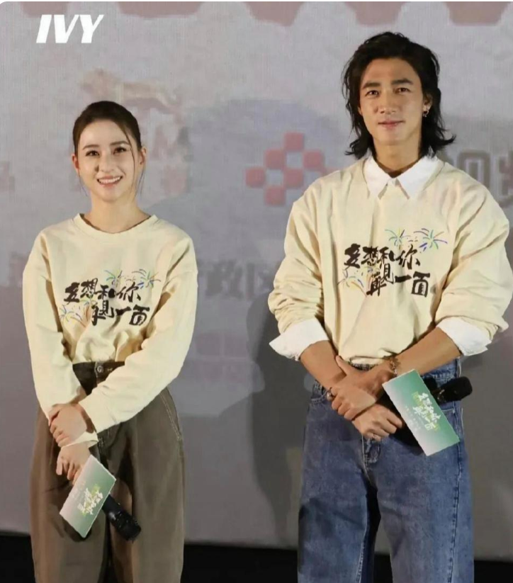 何超莲为啥非得进娱乐圈，有几个原因。

1，没钱。她在综艺节目里说自己真的很穷，