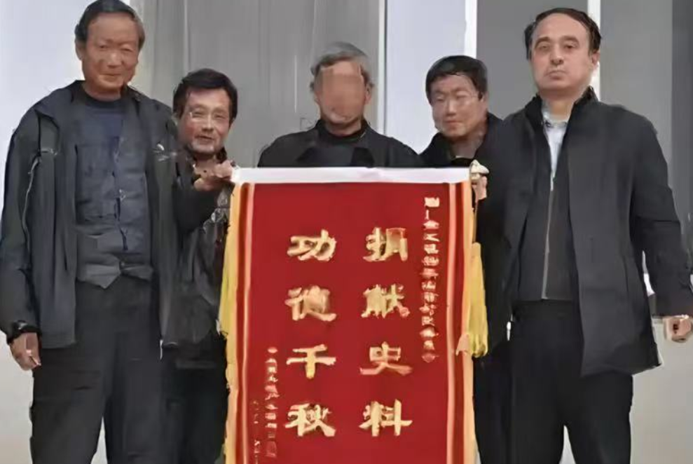 这么贵？2003 年，河南老农钓鱼的时候，意外钓到了一只造型奇特的 “乌龟”，经