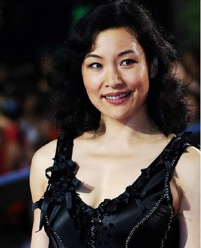 让春晚导演向全国道歉,入美国籍却回中国捞金,她到底什么来头?(美籍华人上春晚)-第6张图片-九妖电影 让春晚导演向全国道歉,入美国籍却回中国捞金,她到底什么来头?(美籍华人上春晚)-第6张图片-九妖电影