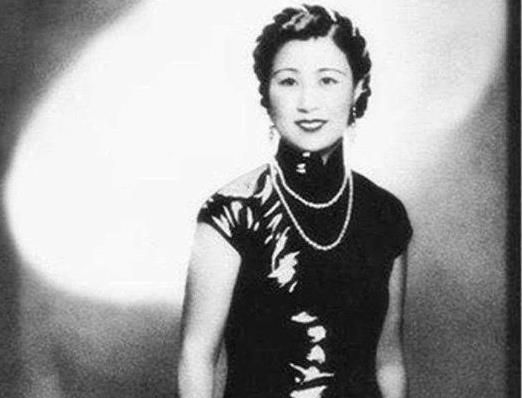 1958年，顾维钧趁妻子黄惠兰睡着，轻轻走出家门，溜进妻子闺蜜严幼韵房中。突然，