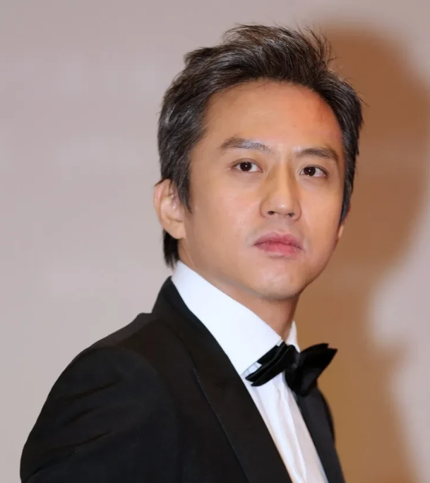 邓超从来不用支付宝。鹿晗就好奇地问邓超:“你不会用支付宝？”然而邓超的回答却让他