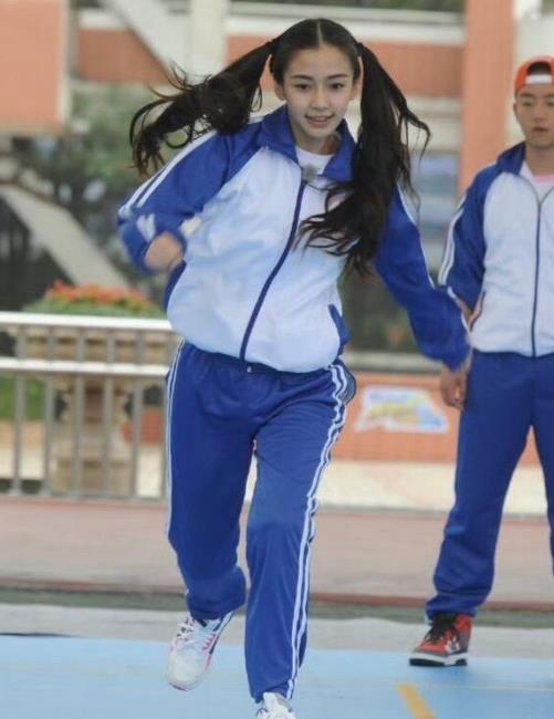 Baby早期在模特界出道，后进军演艺圈。未与黄晓明结婚前，她满脸胶原蛋白，浑身散