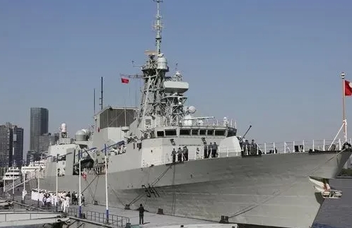 加拿大巡防舰穿越台湾海峡　

加拿大海军哈利法克斯级巡防舰“渥太华号”于今天（1