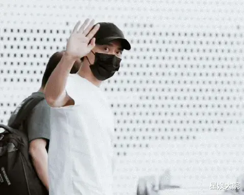 李易峰封杀两年后竟再现！粉丝疯传复出消息惊动官方（李易峰被限流）-第19张图片-九妖电影