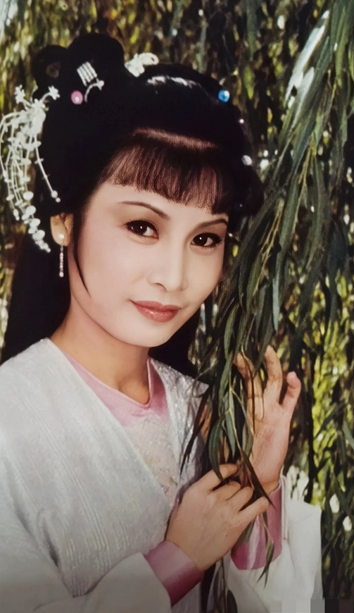 一代侠女李丽丽，一生感情路不平。

1、李丽丽11岁就报考邵氏，因虚报年龄，14