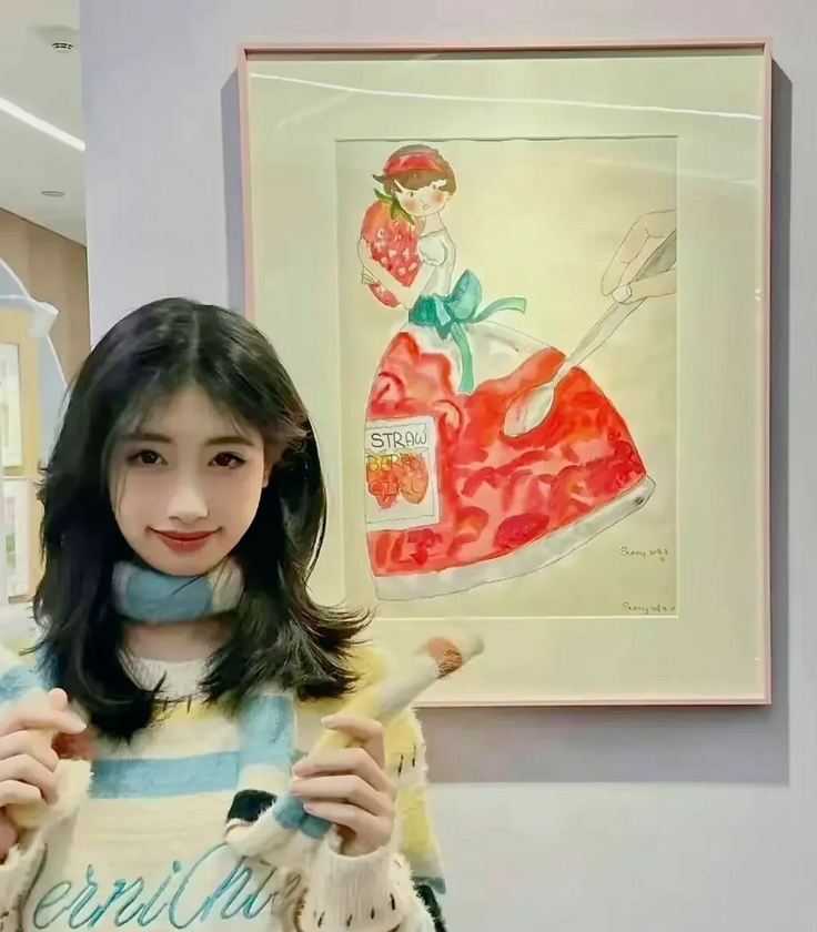 图一，冯导的闺女和她的画作
图二，李湘的女儿和她的画作
问：如果办画展，谁获胜？