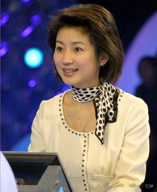 王小丫：余生好好走，病床上19字留言催人泪下，如今56岁无儿无女（毕福剑退休拿多少钱）-第16张图片-九妖电影