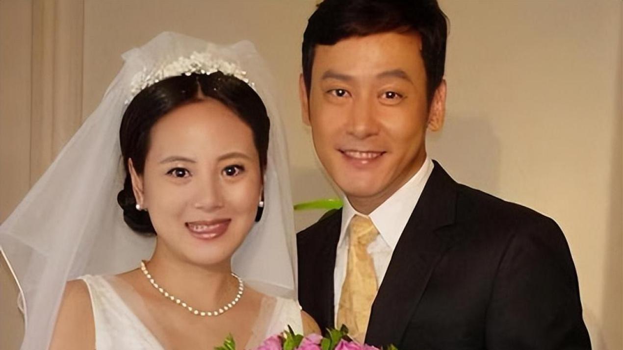 她为爱退圈做家庭妇女，难逃七年之痒离婚，46岁为了儿子仍单身
