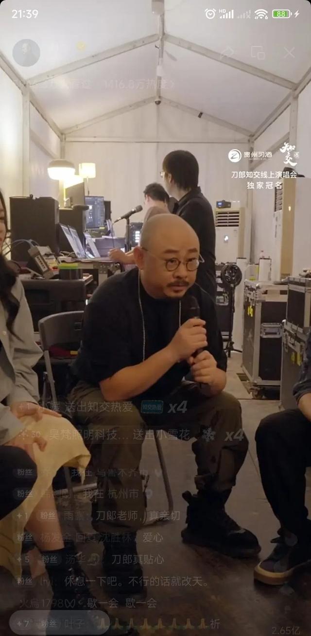 刀郎，差远了……越来越发现，和众多歌星明星大咖相比（刀郎的歌都是自己作词作曲）-第5张图片-九妖电影