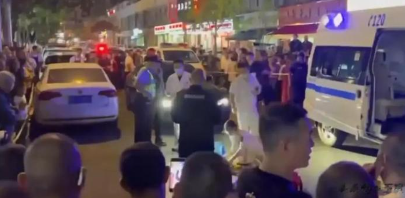 四川宝马司机吐痰被杀，死在了狂傲二字上。据网传视频显示，日前，四川成都。一驾驶宝