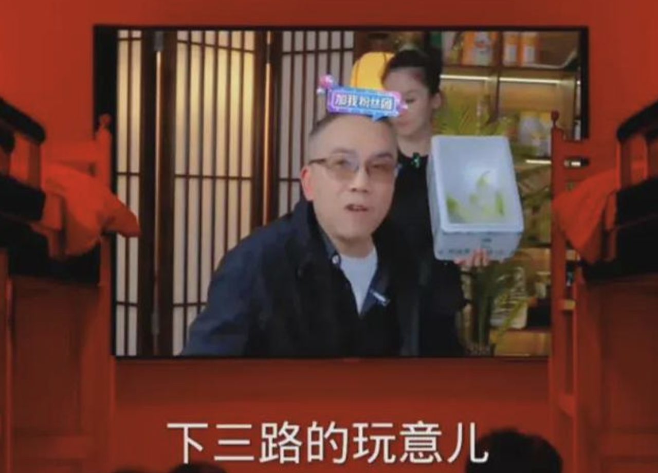 郭德纲不必回应杨仪的疯狂辱骂，什么小刚子，什么下三滥，各种辱骂都出来了，杨仪也因