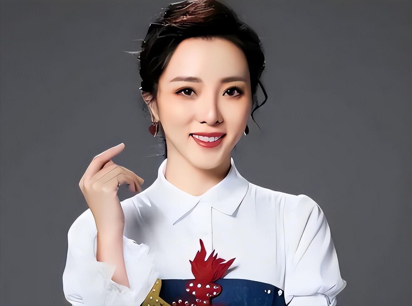 陈思思与丈夫叔叔的不凡爱情故事