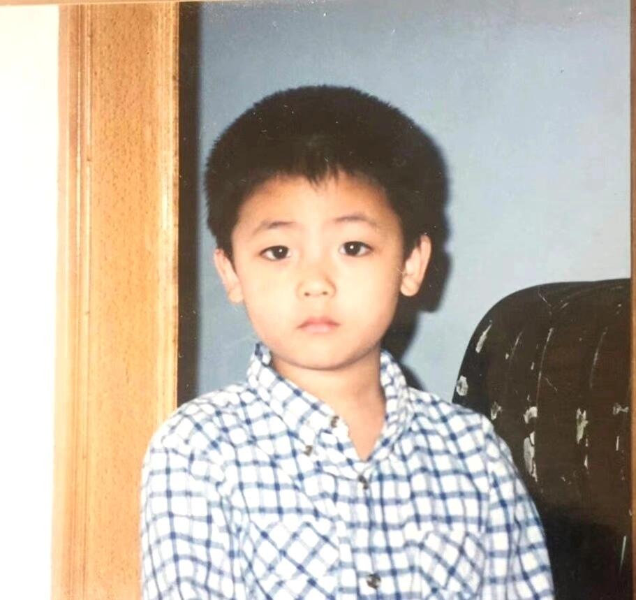 侯明昊小的时候谁不喜欢呢