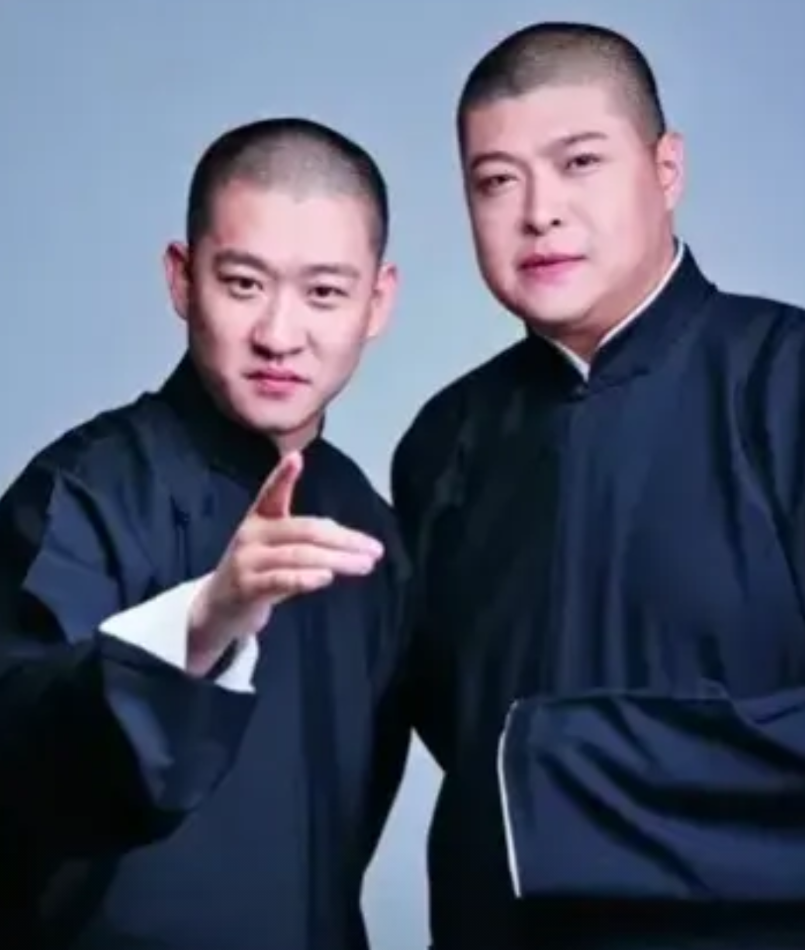 当年，曹云金决定离开德云社，临走时，他还带走了自己的搭档刘云天。郭德纲不愿意看刘