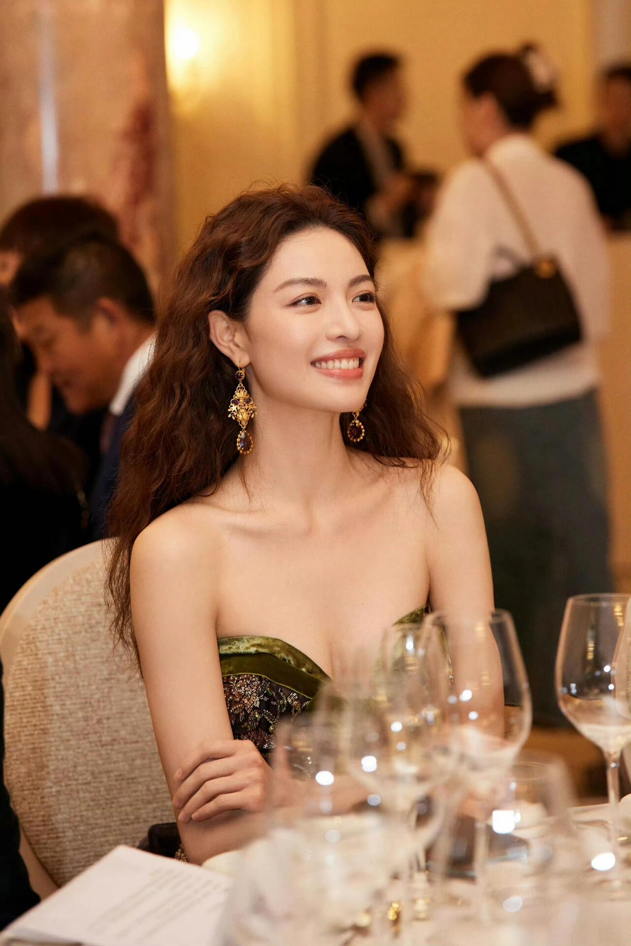 钟楚曦的身上自带自信明媚