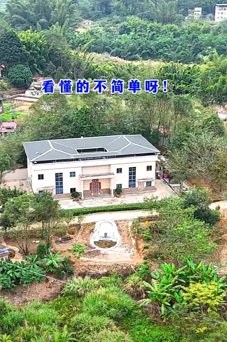 这世上真有缺德的人，人家房子建在那好好的，竟然在对门建了个坟，这是故意膈应人的吗