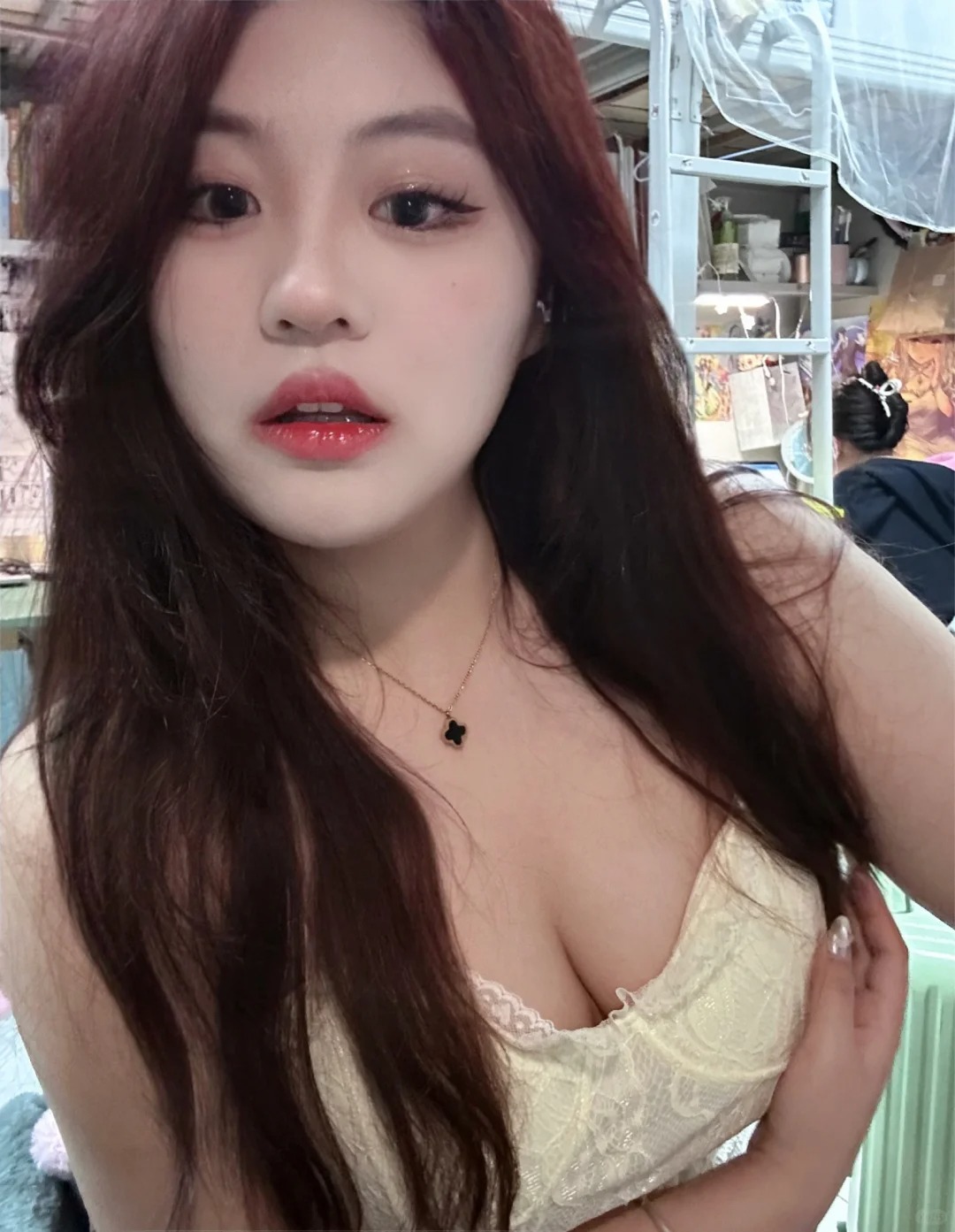 穿小抹胸的季节
她私下就是薯条冰淇淋都来的啊