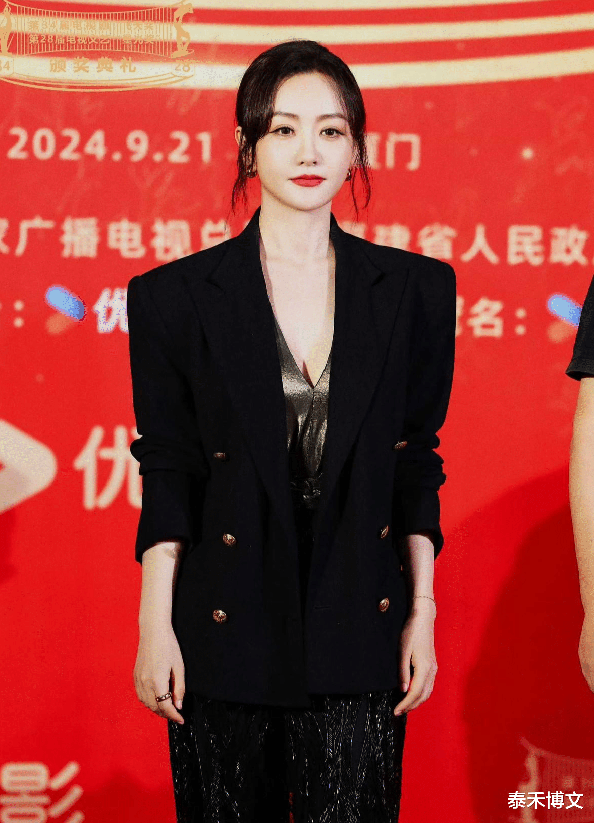 飞天奖这一夜，人情冷暖、江湖地位，在赵丽颖身上体现得淋漓尽致（飞天奖2020获奖电视剧）-第3张图片-九妖电影