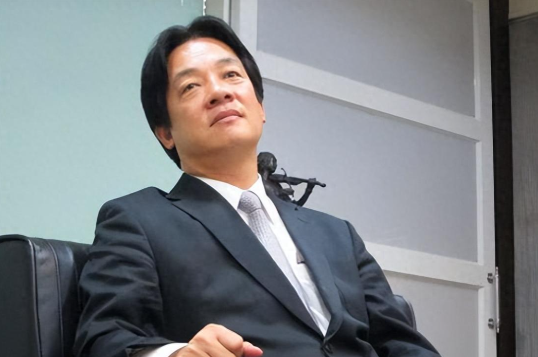 重磅突发！柯文哲请辞民众党主席，黄国昌接棒引两岸关注：变色还是变色？