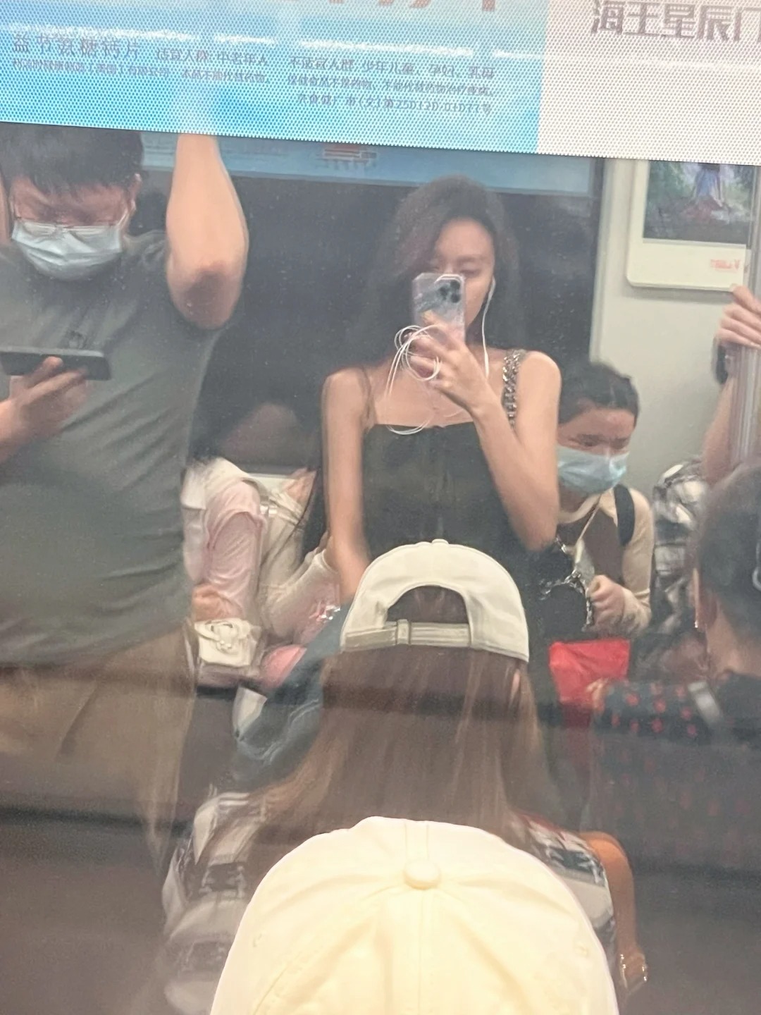 还有人在用卷线耳机吗
地铁上有线耳机好似越来越少了
出站经常勾到别人的包 怪尴尬