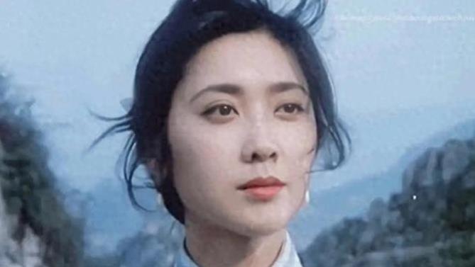 72岁冻龄女神朱玲玲：不婚不育，活成人生赢家？