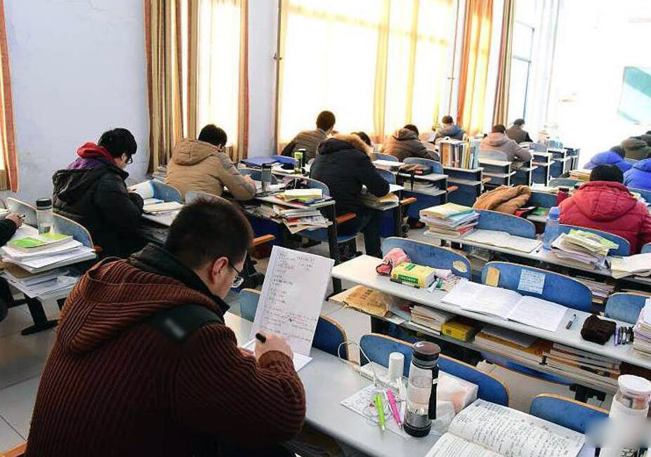 小学新生儿人数下滑，部分地区教师出现“过剩”！
新生儿人口在七年前开始逐年下滑，