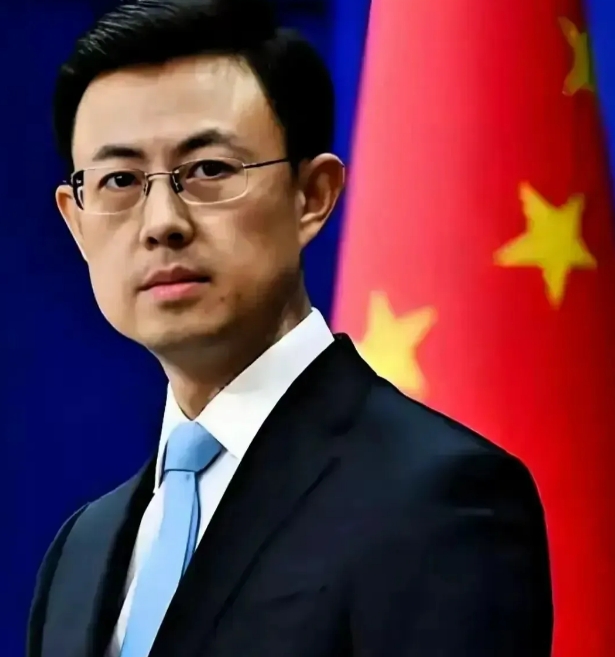 日本之所以和中国改善关系，源自强大的求生本能。首先中国已经成长为日本无论如何也无