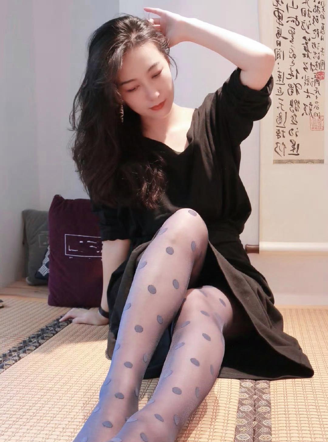 下午上班了，老板娘家的凉席为什么还是热的？难道刚刚在学习外语了吗？