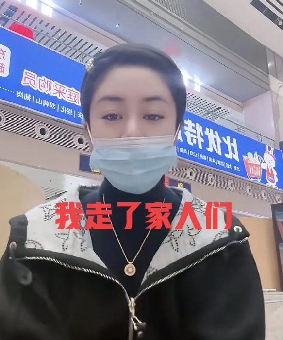 大过年的，著名女演员王小蒙竟然撇下两个心爱的孩子，独自一人离家出走，目的地是五台