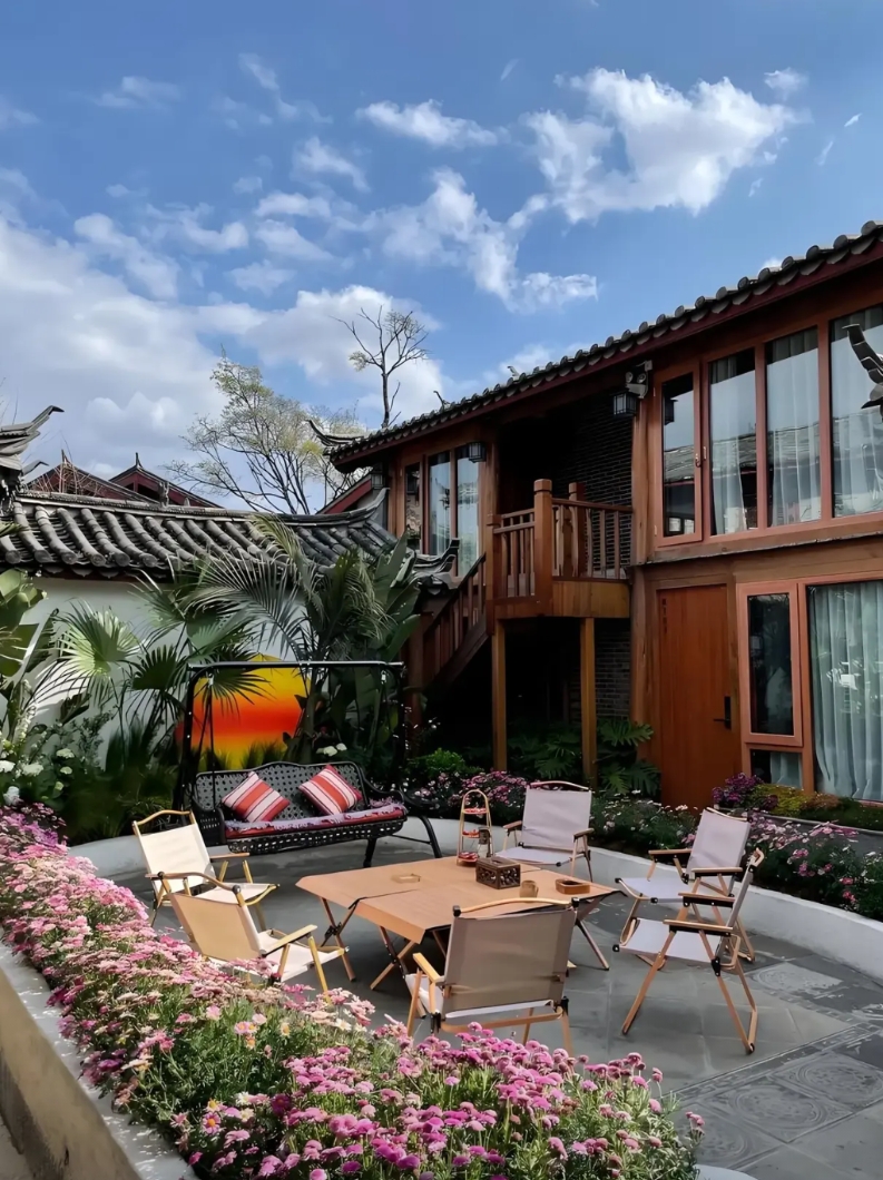 云南昆明，28岁男子订了一家民宿，可办理入住时，他竟被老板给赶了出去，说民宿只接