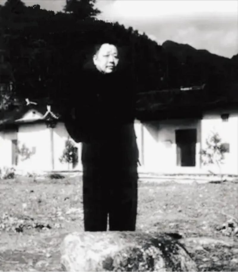 1968年，工程兵司令员陈士榘在广州开会时，遇见辽宁省副省长黄达，开玩笑说：“马