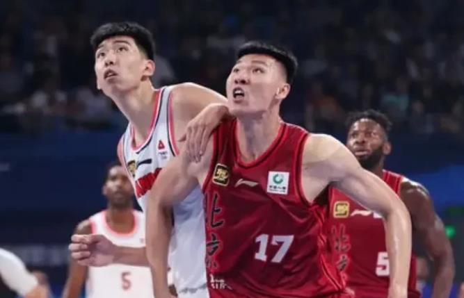 广东男篮101比105输给北京，看过比赛，这2人是真的不行！

1、被寄予厚望的