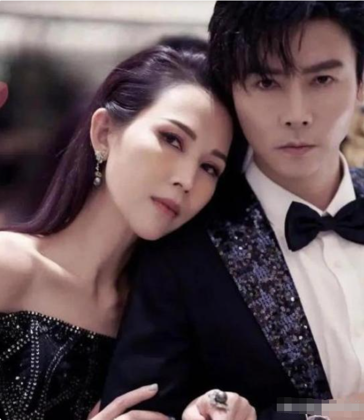 一次，主持人问张晋：“你老婆蔡少芬被刘銮雄包养过，分开还给了1.6亿分手费的事，