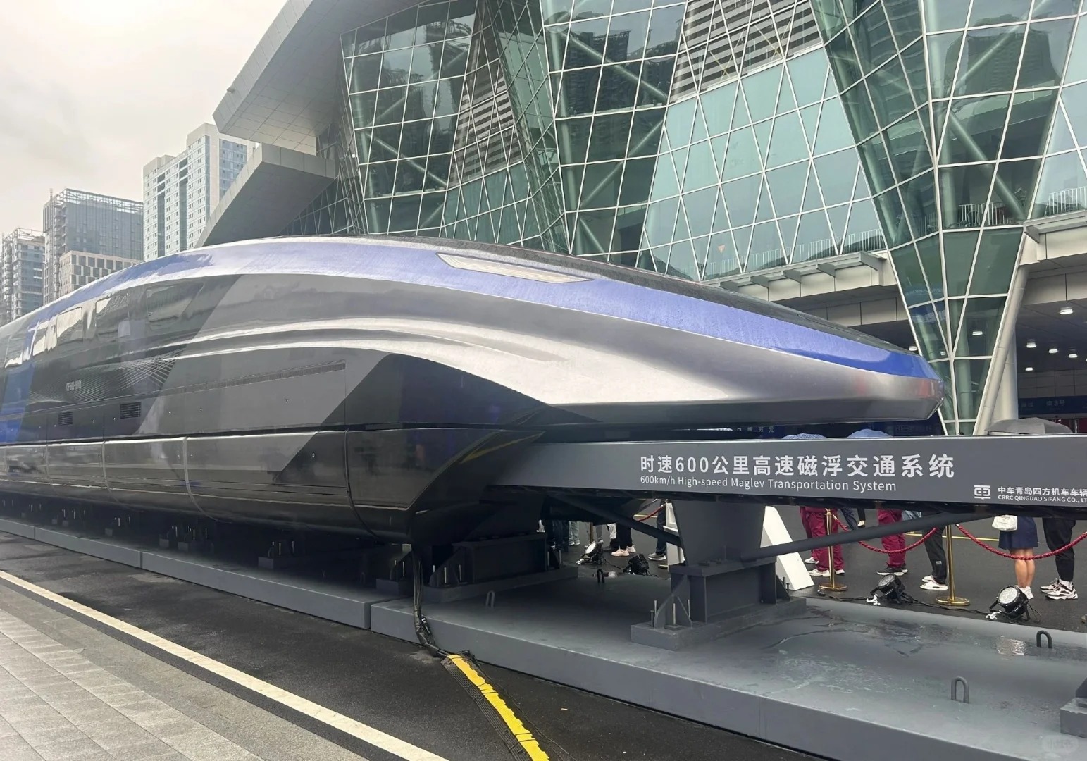 北京到上海2个多小时
时速600公里也忒快了