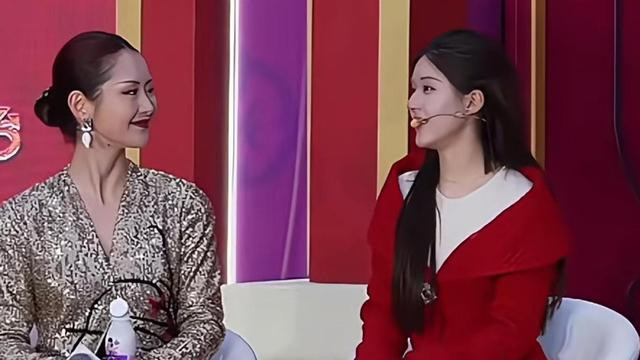 赵露思带病复出，拄拐现身，步履蹒跚，是真惨还是炒作？