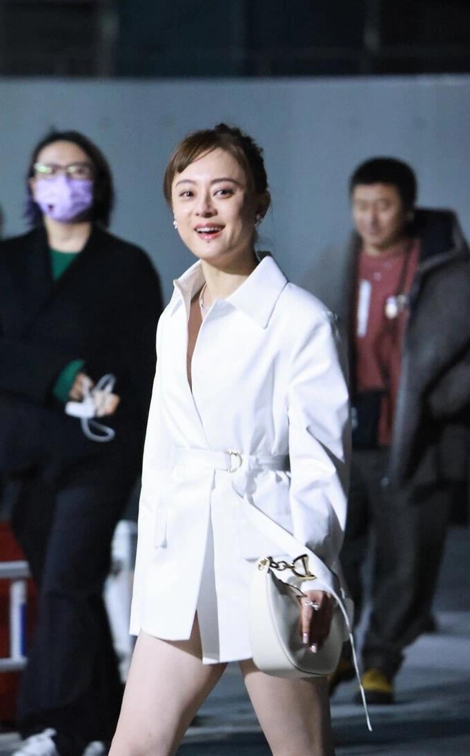 孙俪简洁休闲又干练