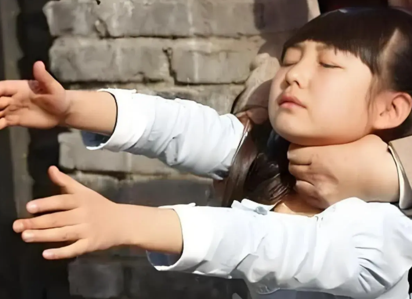 2020年，90后奸杀犯姚常凤至于落网，6年间他杀死数十位女性使其一丝不挂暴尸荒