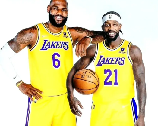 贝弗利谈詹姆斯退出全明星赛：

“很多人都在骂勒布朗，但是我能够理解他的做法。”