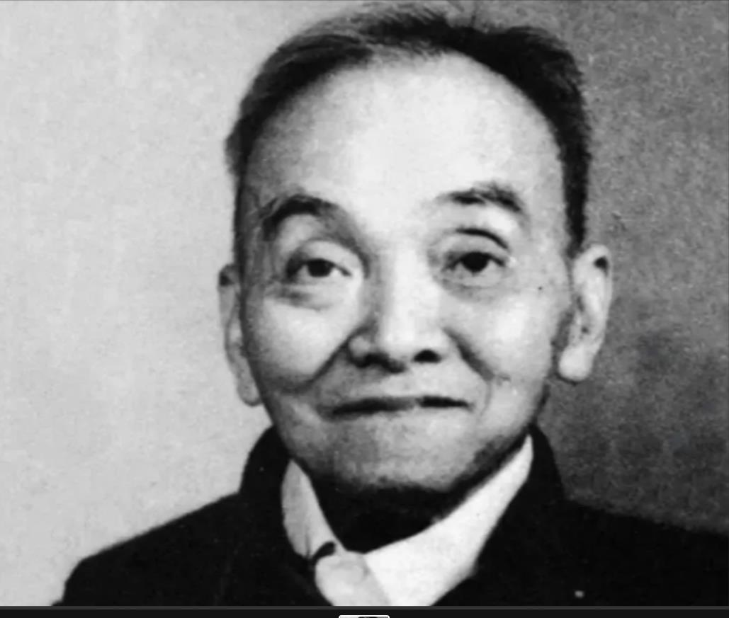 1949年，范纪曼被捕，不久被判处死刑！在行刑前一天晚上，他突然对看守说自己肚子